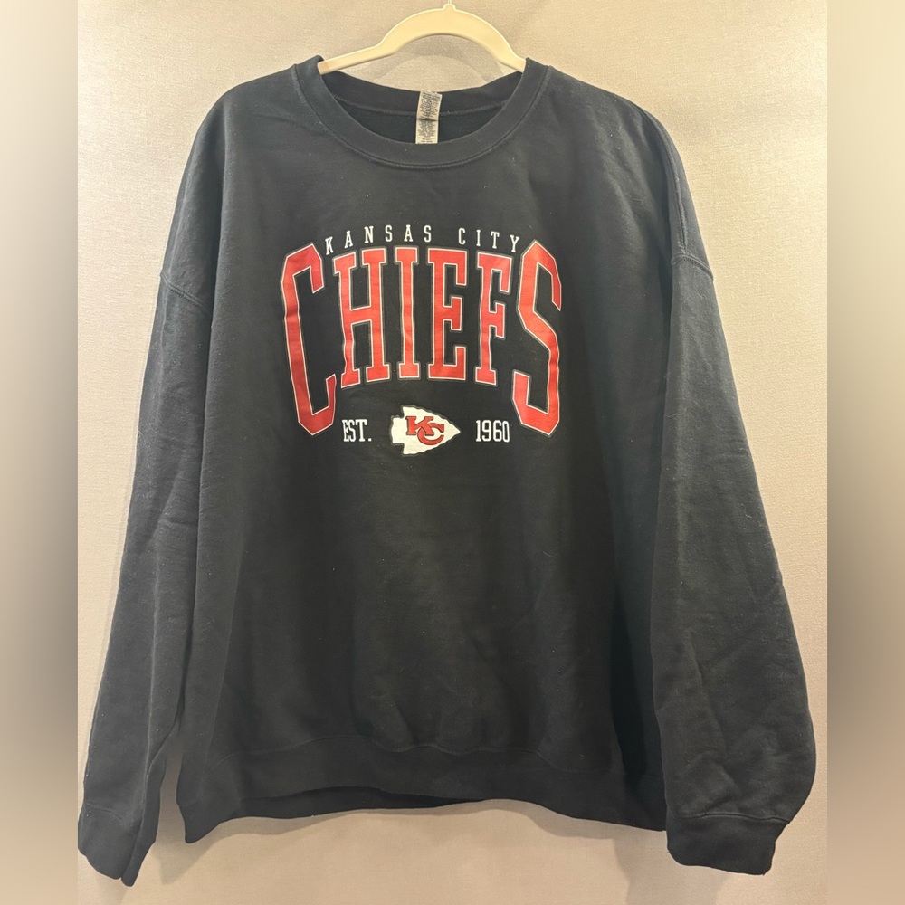 Kansas City Chiefs football Gildan Black  Crewneck 2XL Taylor Travis mahomes